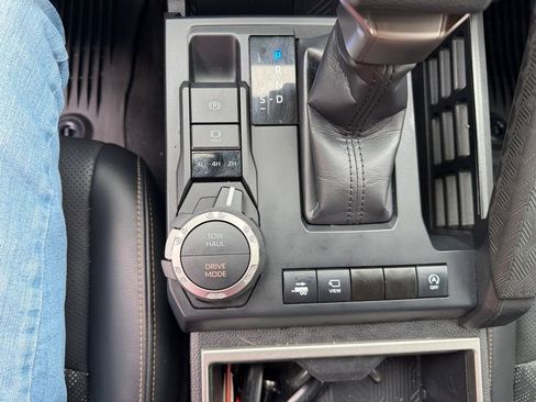 Used 2024 Toyota Tacoma Limited w/ Limited Package (LT) AWD/4WD image 29