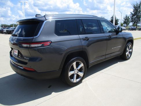 Used 2022 Jeep Grand Cherokee L Limited image 7