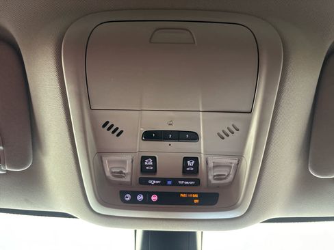 Used 2018 Buick Enclave Avenir w/ Avenir Technology Package image 29