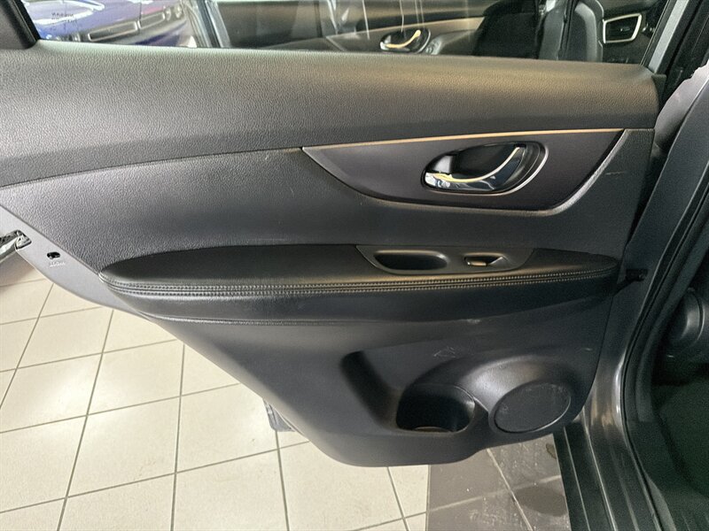 Used 2016 Nissan Rogue S FWD image 19