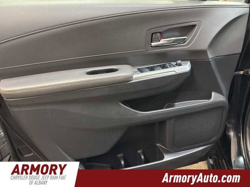 Used 2022 Toyota Sienna XLE Woodland Edition image 7