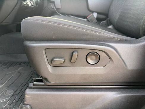 Used 2024 Chevrolet Silverado 1500 Custom image 17