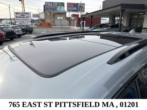 Used 2024 Cadillac XT6 Sport w/ Technology Package image 13