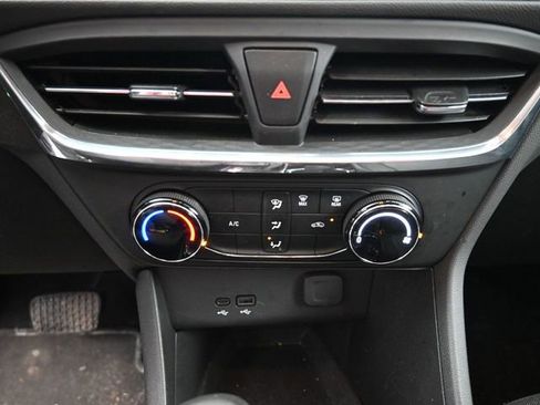 Used 2025 Buick Encore GX Preferred image 24