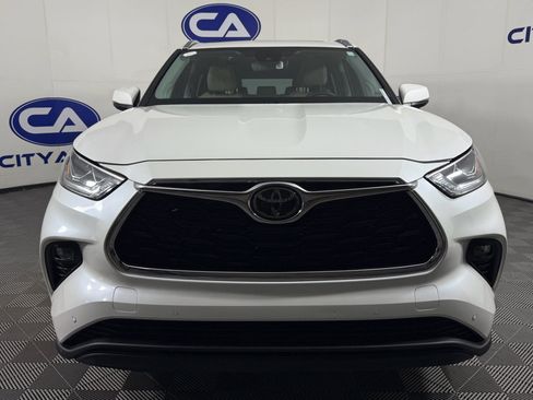Used 2020 Toyota Highlander Limited image 2