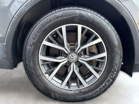 Used 2021 Volkswagen Tiguan S FWD image 12