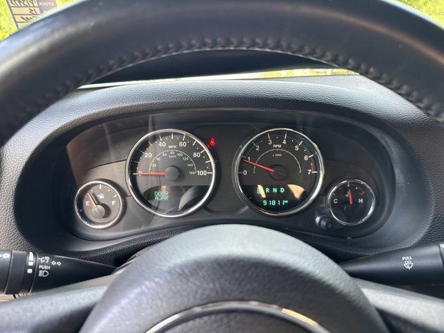 Used 2015 Jeep Wrangler Unlimited Rubicon w/ Connectivity Group AWD/4WD image 26
