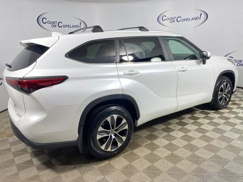 Used 2023 Toyota Highlander XLE AWD/4WD image 8