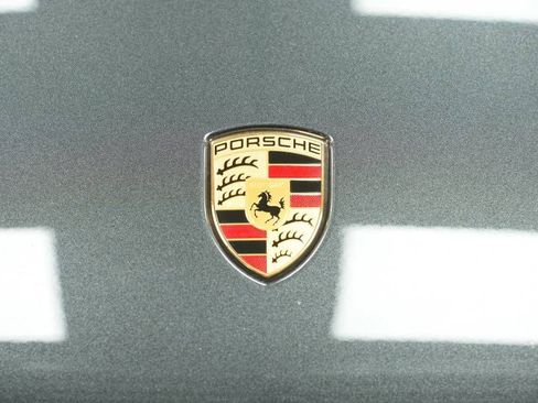 Used 2025 Porsche Macan AWD/4WD image 29