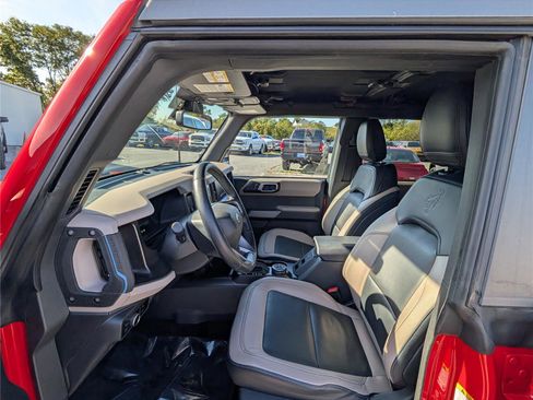 Used 2023 Ford Bronco Wildtrak image 15