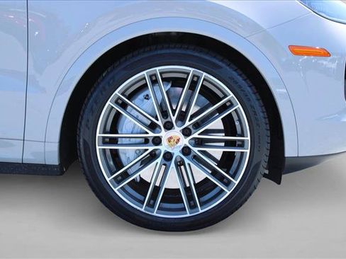 Used 2023 Porsche Cayenne Turbo AWD/4WD image 15