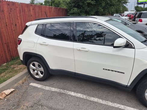Used 2018 Jeep Compass Latitude FWD image 13