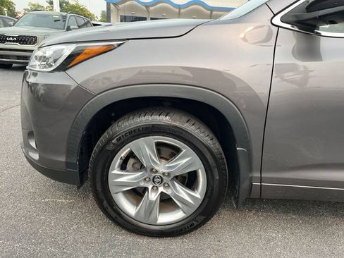 Used 2017 Toyota Highlander Limited AWD/4WD image 21