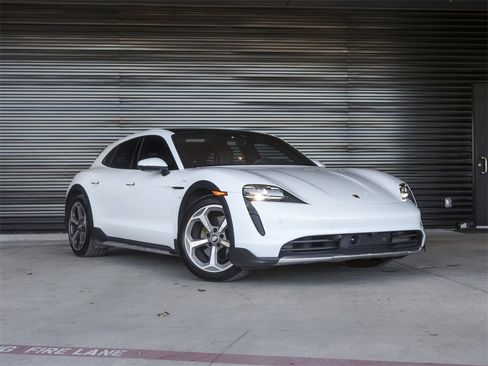 Certified 2022 Porsche Taycan 4 Cross Turismo image 9