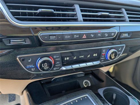 Used 2019 Audi Q7 3.0T Prestige w/ Prestige Package AWD/4WD image 17