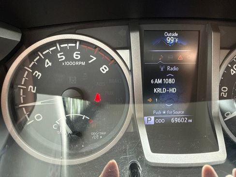 Used 2017 Toyota Tacoma SR5 w/ Tow Package RWD image 2