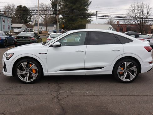 Used 2022 Audi e-tron Prestige w/ Prestige Package image 9