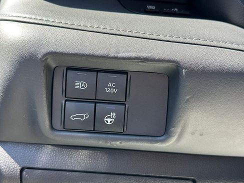 Used 2020 Toyota Highlander Limited AWD/4WD image 21