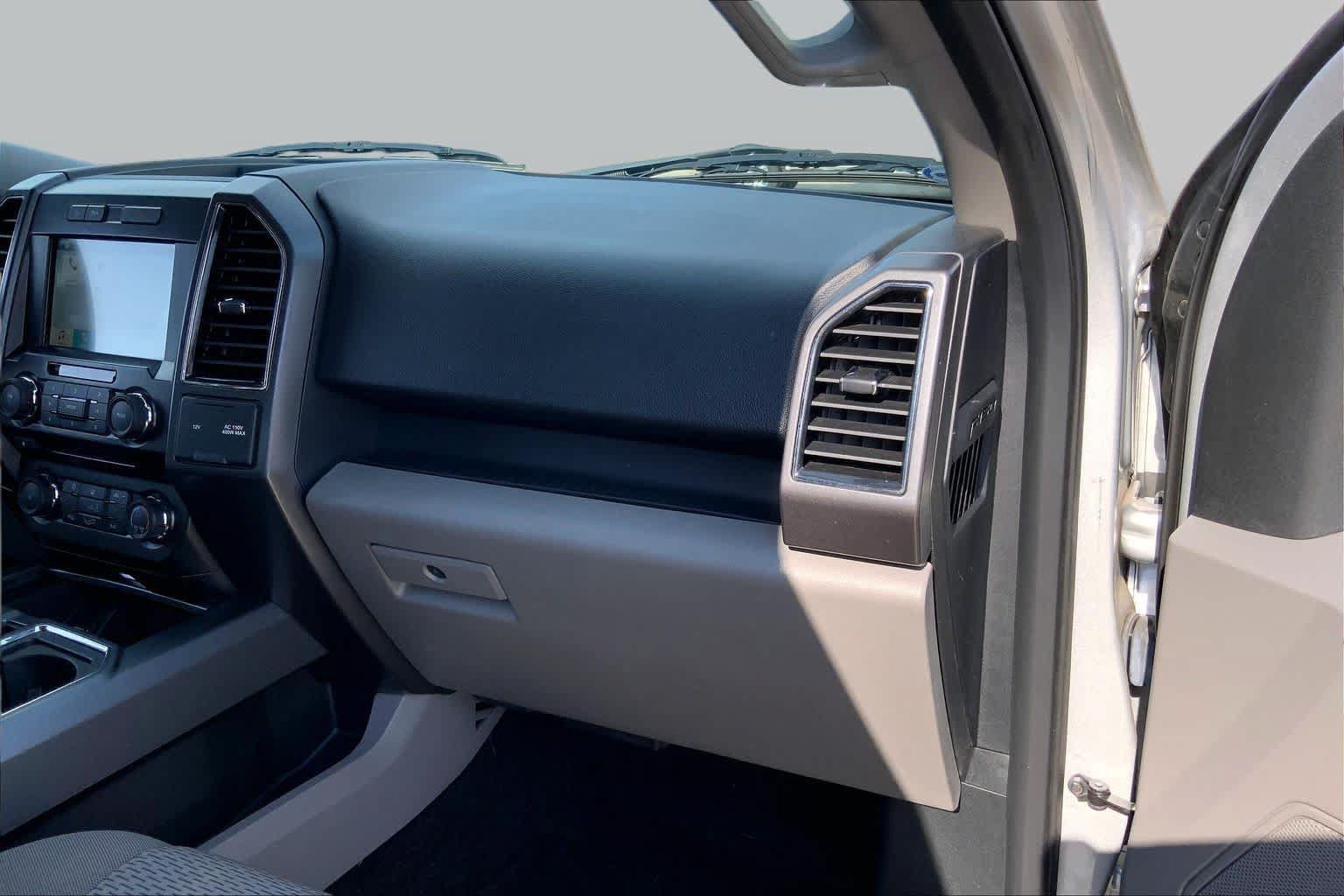 Used 2017 Ford F150 XLT w/ Equipment Group 302A Luxury AWD/4WD image 18