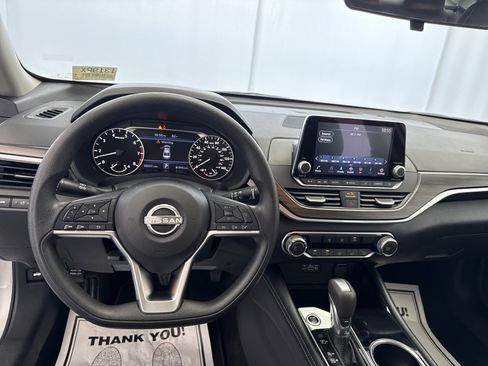 Used 2023 Nissan Altima 2.5 SV image 9