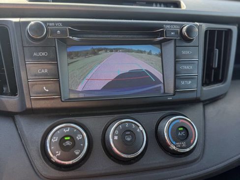 Used 2018 Toyota RAV4 LE w/ All Weather Liner Package FWD image 21