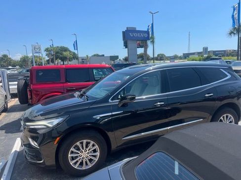 Used 2024 Buick Enclave Essence w/ Technology Package FWD image 5