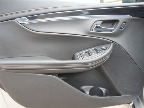 Used 2017 Chevrolet Impala LT image 12