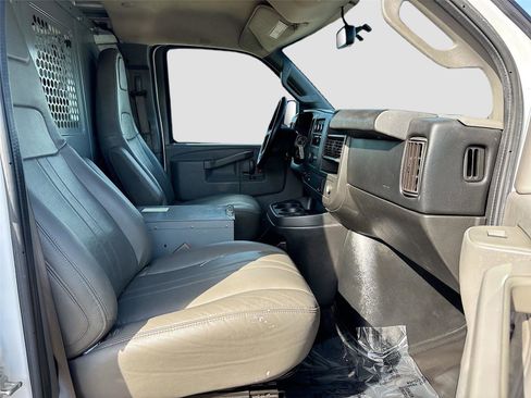 Used 2017 GMC Savana 2500 RWD image 22