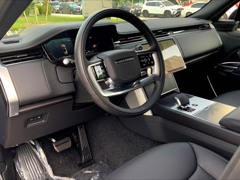 New 2025 Land Rover Range Rover SE image 8