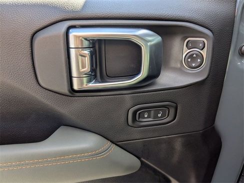 New 2025 Jeep Gladiator Mojave image 11