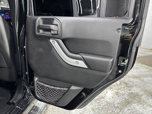Used 2014 Jeep Wrangler Unlimited Rubicon w/ Connectivity Group AWD/4WD image 42