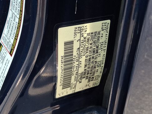 Used 2012 Nissan Versa Hatchback FWD image 25