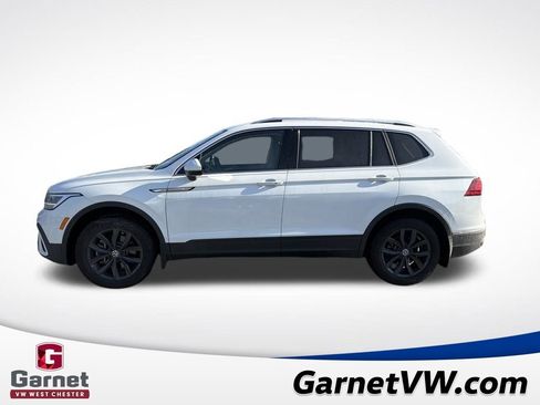 Used 2024 Volkswagen Tiguan SE image 2