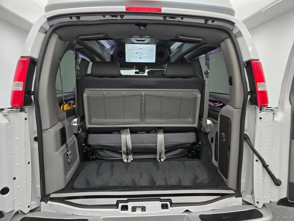 Used 2021 Chevrolet Express 2500 w/ Enhanced Convenience Package RWD image 6