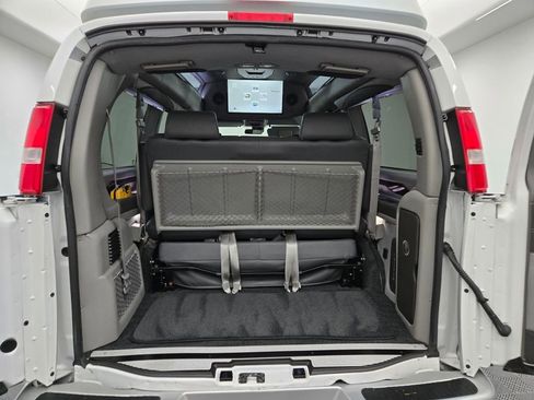 Used 2021 Chevrolet Express 2500 w/ Enhanced Convenience Package image 6