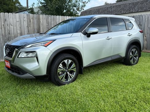 Used 2023 Nissan Rogue SV image 5