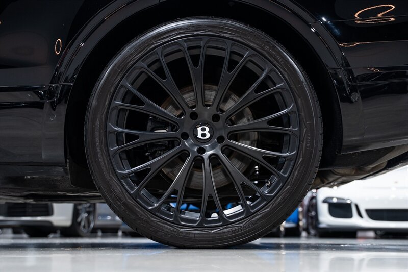 Used 2017 Bentley Bentayga AWD/4WD image 12
