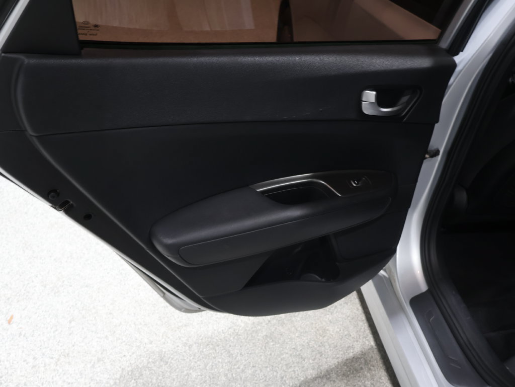 Used 2020 Kia Optima LX FWD image 16