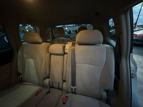 Used 2012 Toyota Highlander FWD w/ Cold Weather Pkg image 14