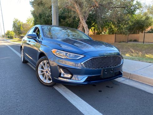Used 2019 Ford Fusion Energi Titanium image 4