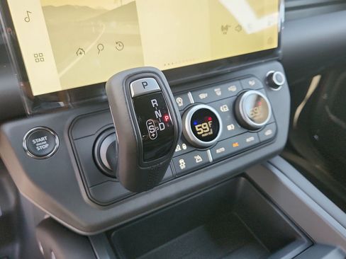 New 2026 Land Rover Defender 90 X-Dynamic SE AWD/4WD image 18