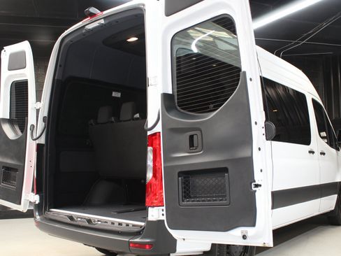 Used 2024 Mercedes-Benz Sprinter 2500 image 70