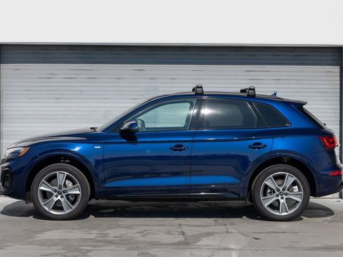 Used 2025 Audi Q5 2.0T Premium w/ Convenience Plus Package image 4