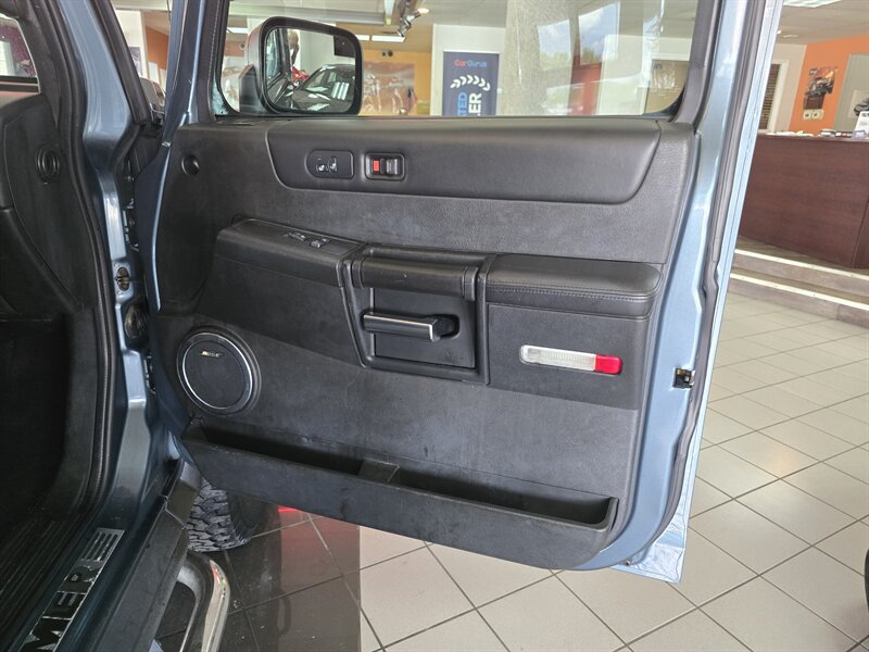 Used 2005 HUMMER H2 w/ Preferred Equipment Group AWD/4WD image 13