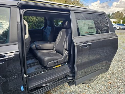 New 2026 Kia Carnival EX image 21