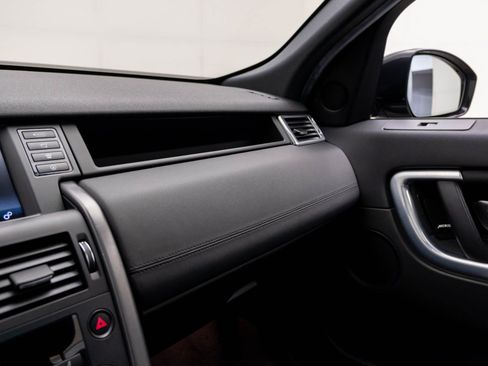 Used 2019 Land Rover Discovery Sport image 26