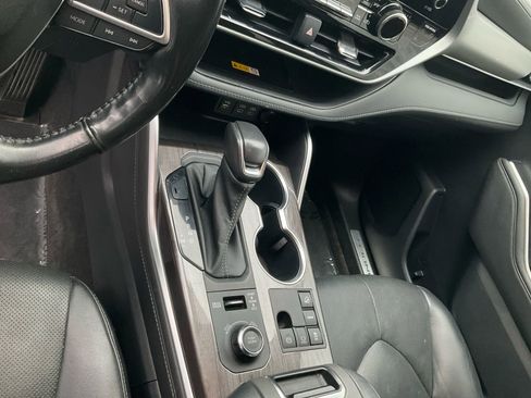 Used 2023 Toyota Highlander Platinum image 11