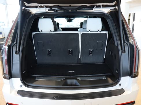 Used 2025 Cadillac Escalade V image 39