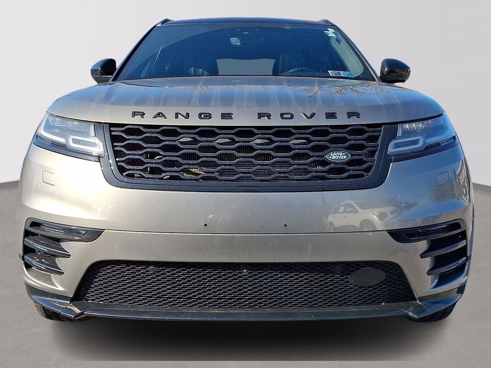 Used 2018 Land Rover Range Rover Velar R-Dynamic HSE AWD/4WD image 2