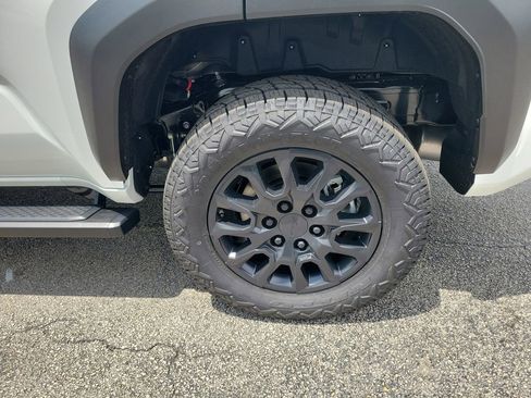 New 2026 Toyota 4Runner SR5 AWD/4WD image 30